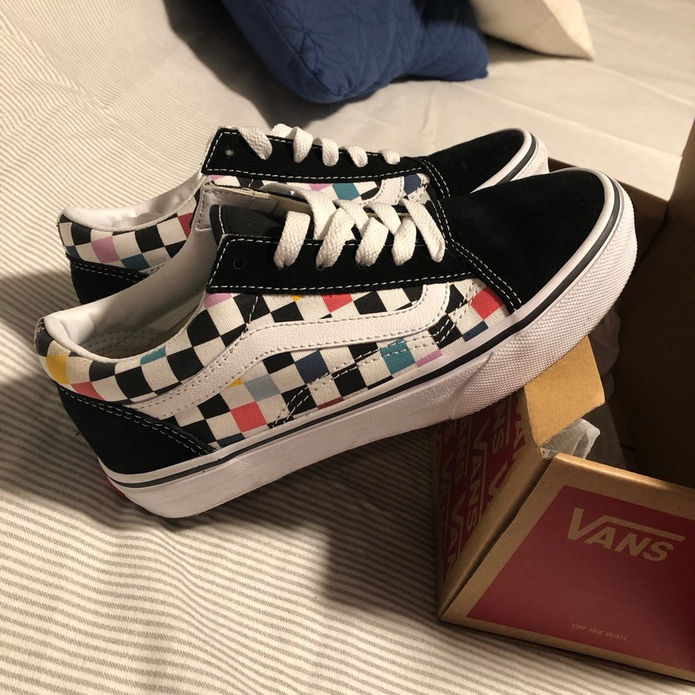 WOMEN VANS